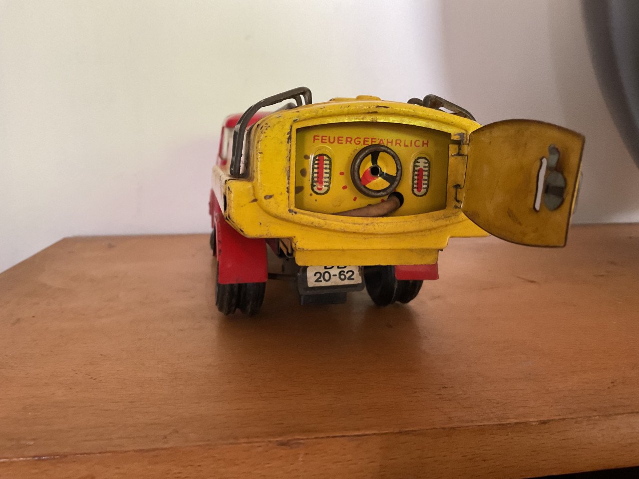 Vintage blikken tankwagen
