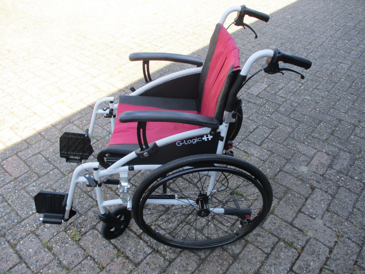 Zgan Excel G Logic + opvouwbare lichtgewicht rolstoel met neerklapbare rug