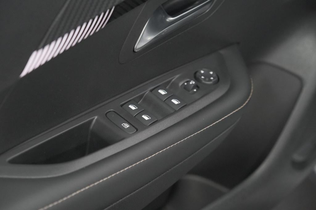 Peugeot 208 1.2 hybrid 110 e-dcs6 allure | apple carplay | parkeersensoren 