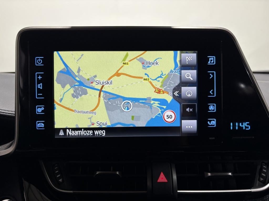 Toyota C-hr 1.8 hybrid dynamic | navi | camera | trekhaak |