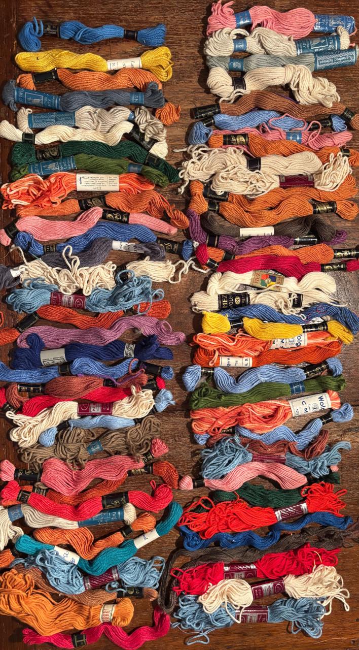 Borduurliefhebber opgelet: 70 strengen borduurgaren in vele kleuren