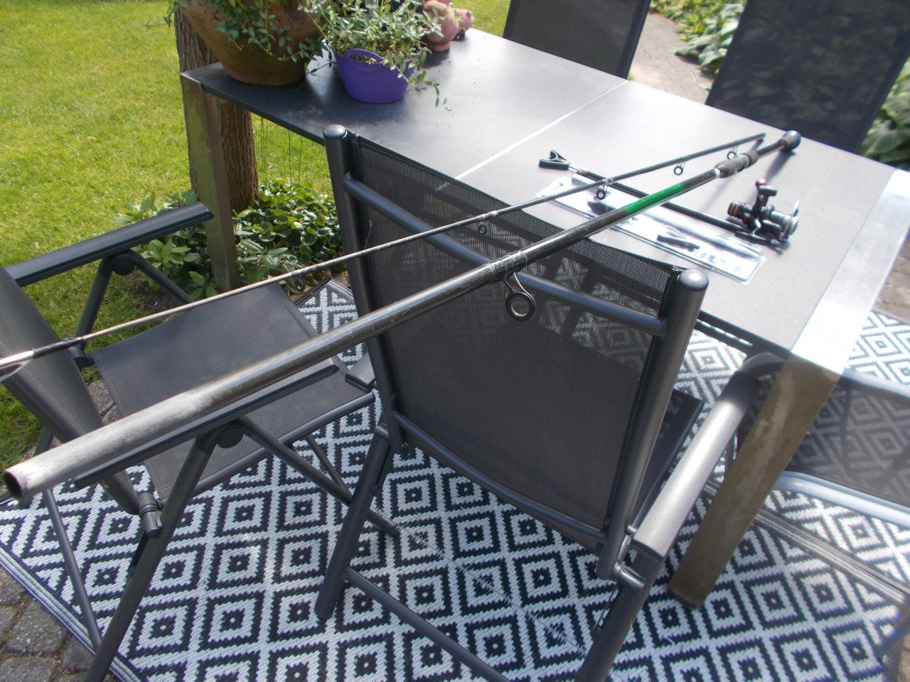Complete karperset, hengel, molen , bankstiks, electronische beetverklikker