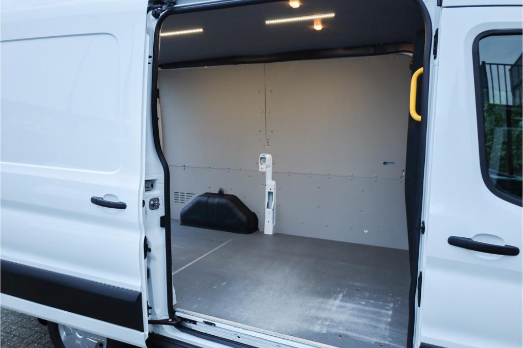 Ford Transit 350 2.0 tdci l2h2 limited automaat 185pk cam i stoelverw i tre