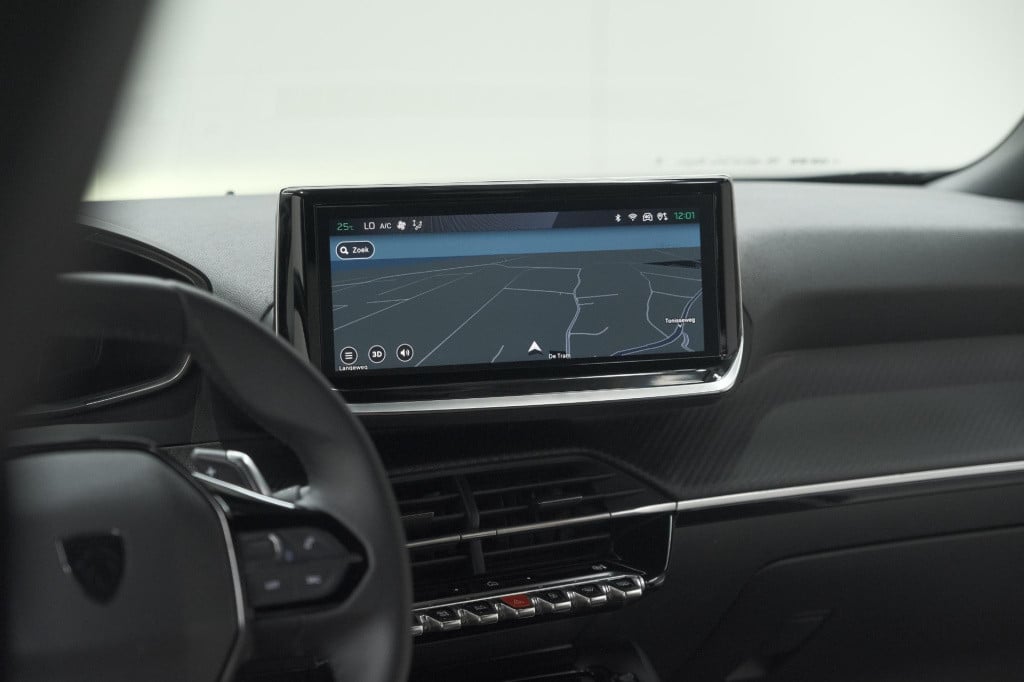 Peugeot 2008 puretech 130 eat8 allure | camera | navigatie | parkeersensore