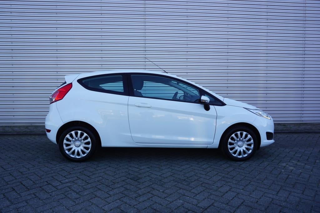 Ford Fiesta 1.0 style airco / navi / cruise / elektr. ramen / nap / apk t/m