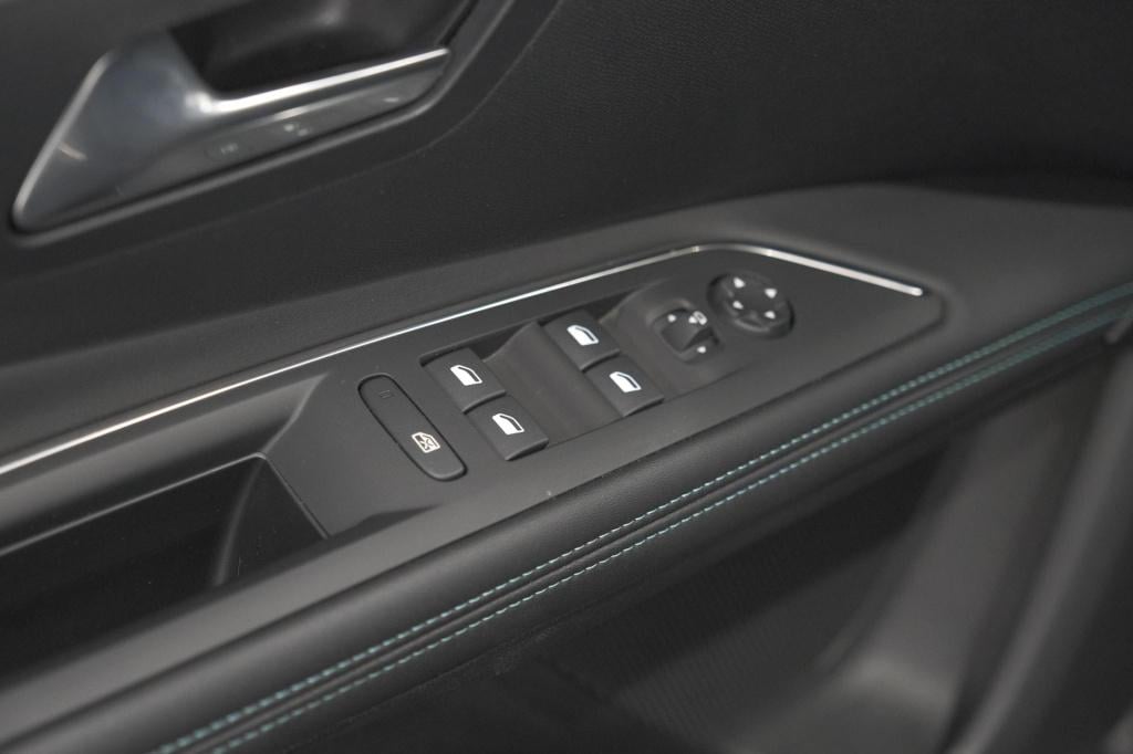 Peugeot 3008 1.6 hybrid 225 allure | camera | dodehoekdetectie | navigatie 