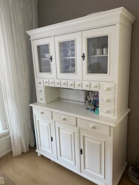 Witte vitrinekast