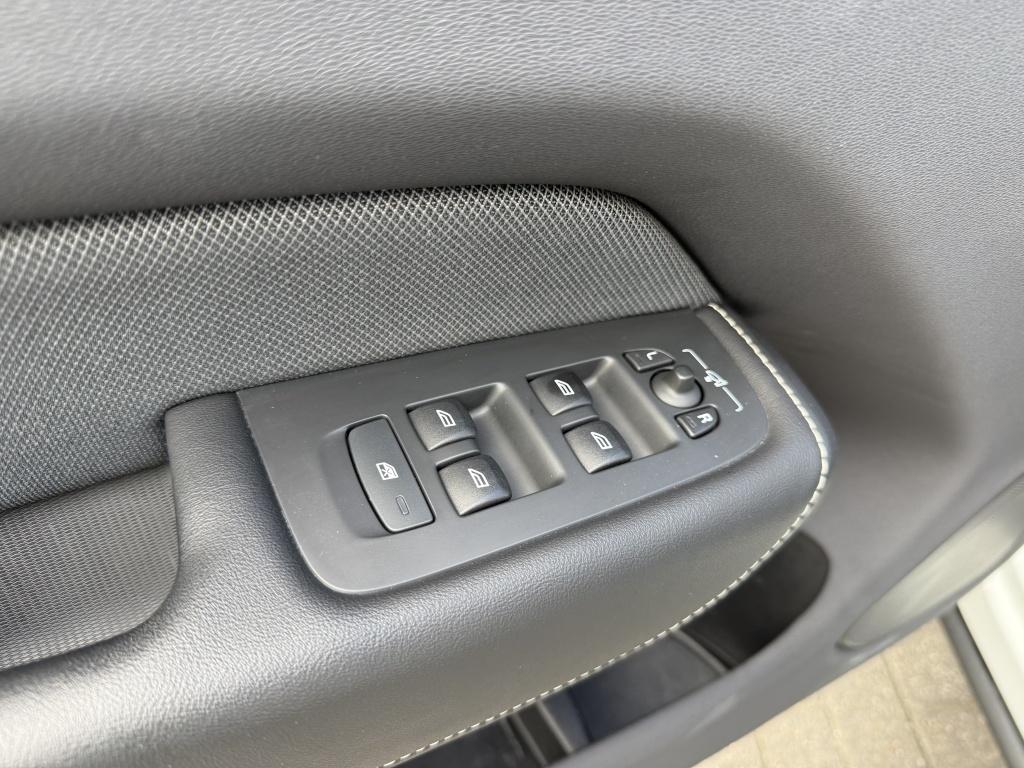 Volvo XC60 t8 455pk recharge r-design| panodak| adap.cruise| 360camera| hea