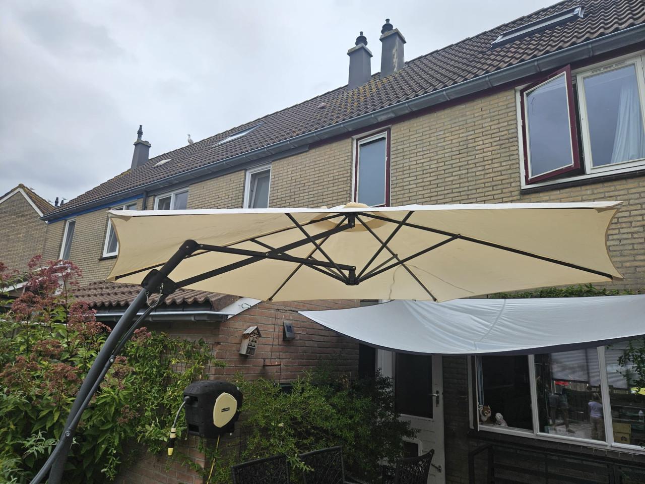 Zweefparasol 3 meter inclusief voet