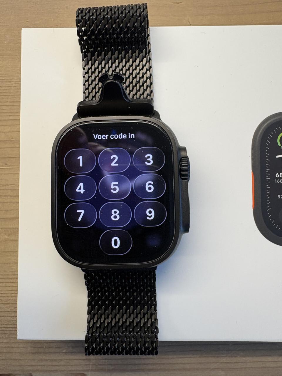 Apple Watch Ultra 2, 49 mm, Milanese Loop Carbon Neutraal 100%