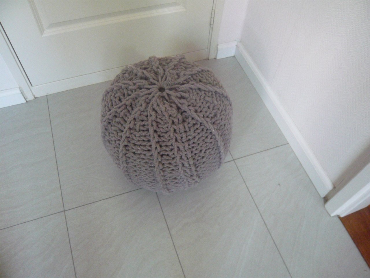 Poef gebreid rond