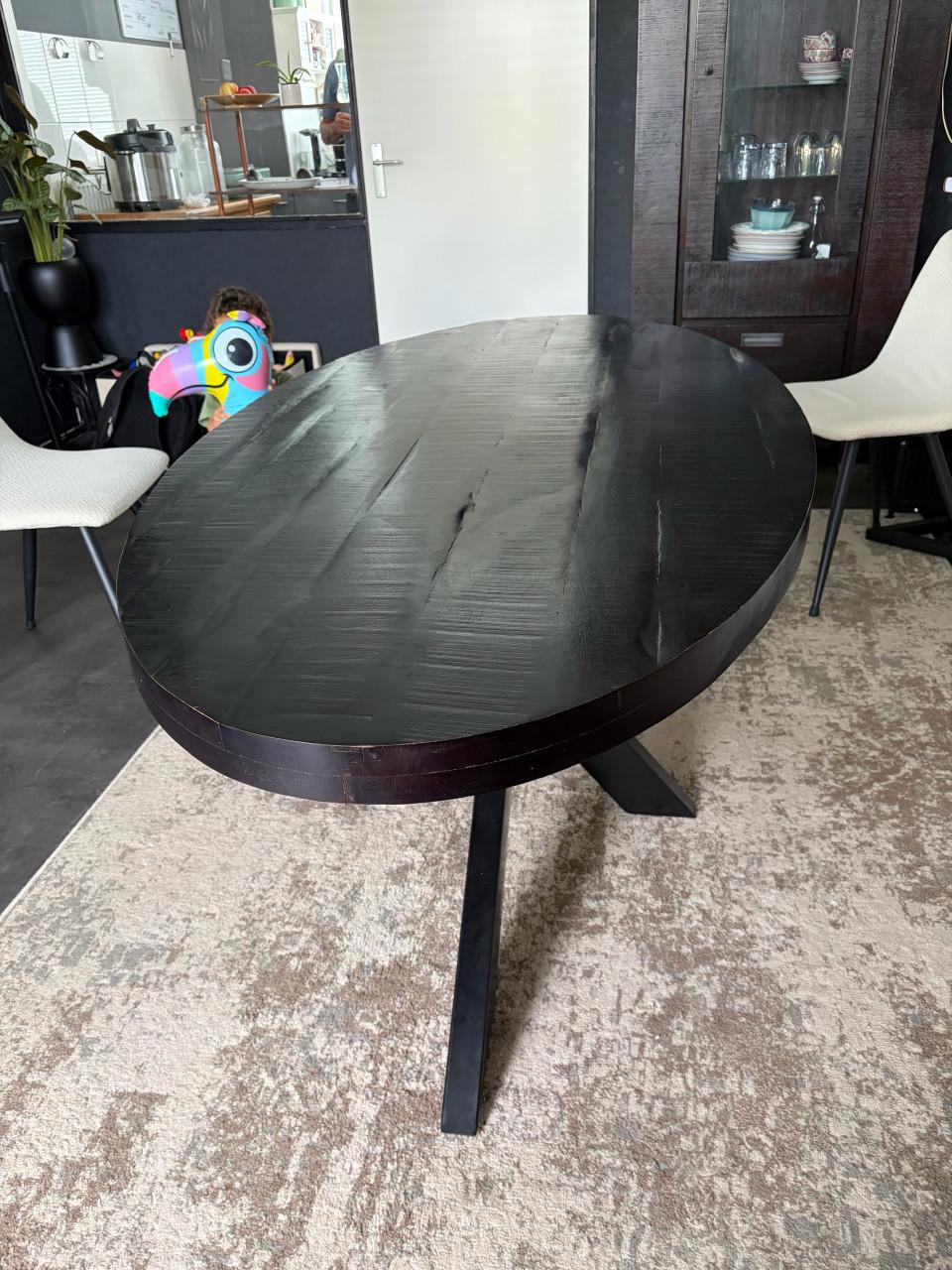 Luxe ovale eettafel 180 × 90 cm – zwart – industriële spinpoot