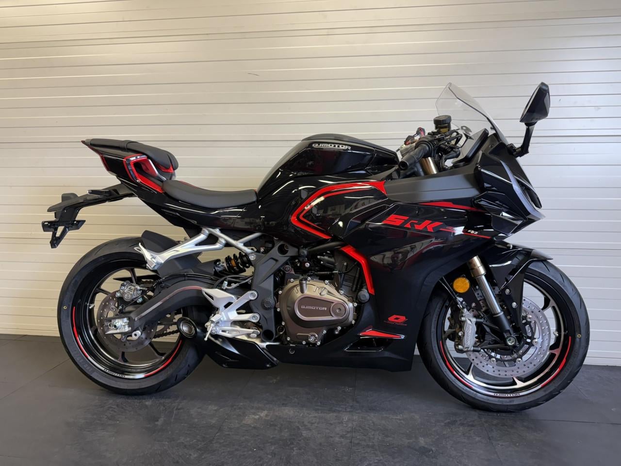 QJMotor SRK 421 RR | Nieuw model | Uit voorraad leverbaar!