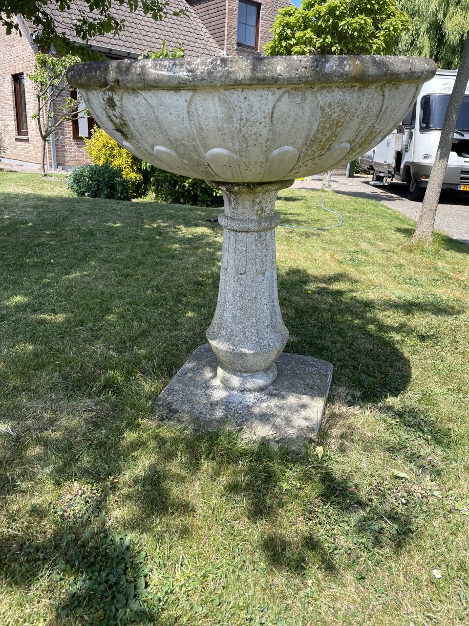 Vogeldrinkbak tuinbeeld