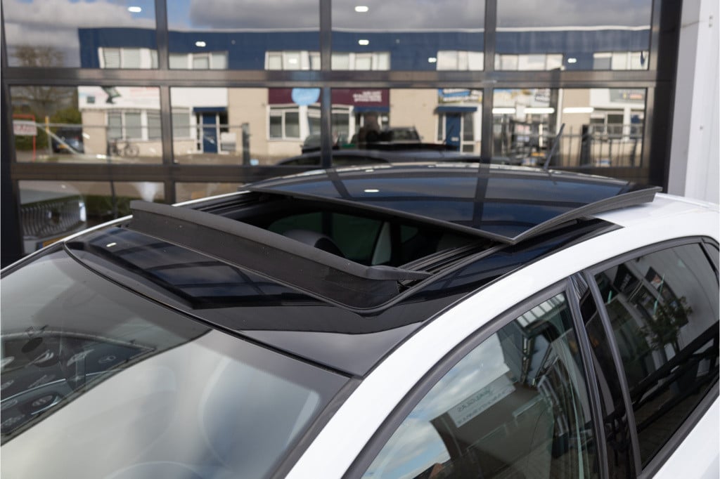Volkswagen Polo 1.4 tsi bluegt 15pk pano nav 17inch