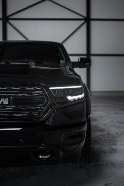 Ram 1500 4 x 4 l crew cab limited 10th anniversary l lpg l panoramadak l he