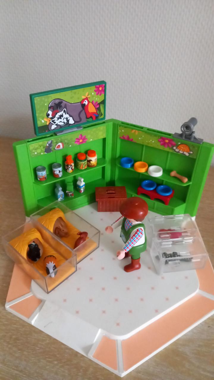Playmobil winkelcentrum:sportshop,dierenzaak,damesmode set 9078