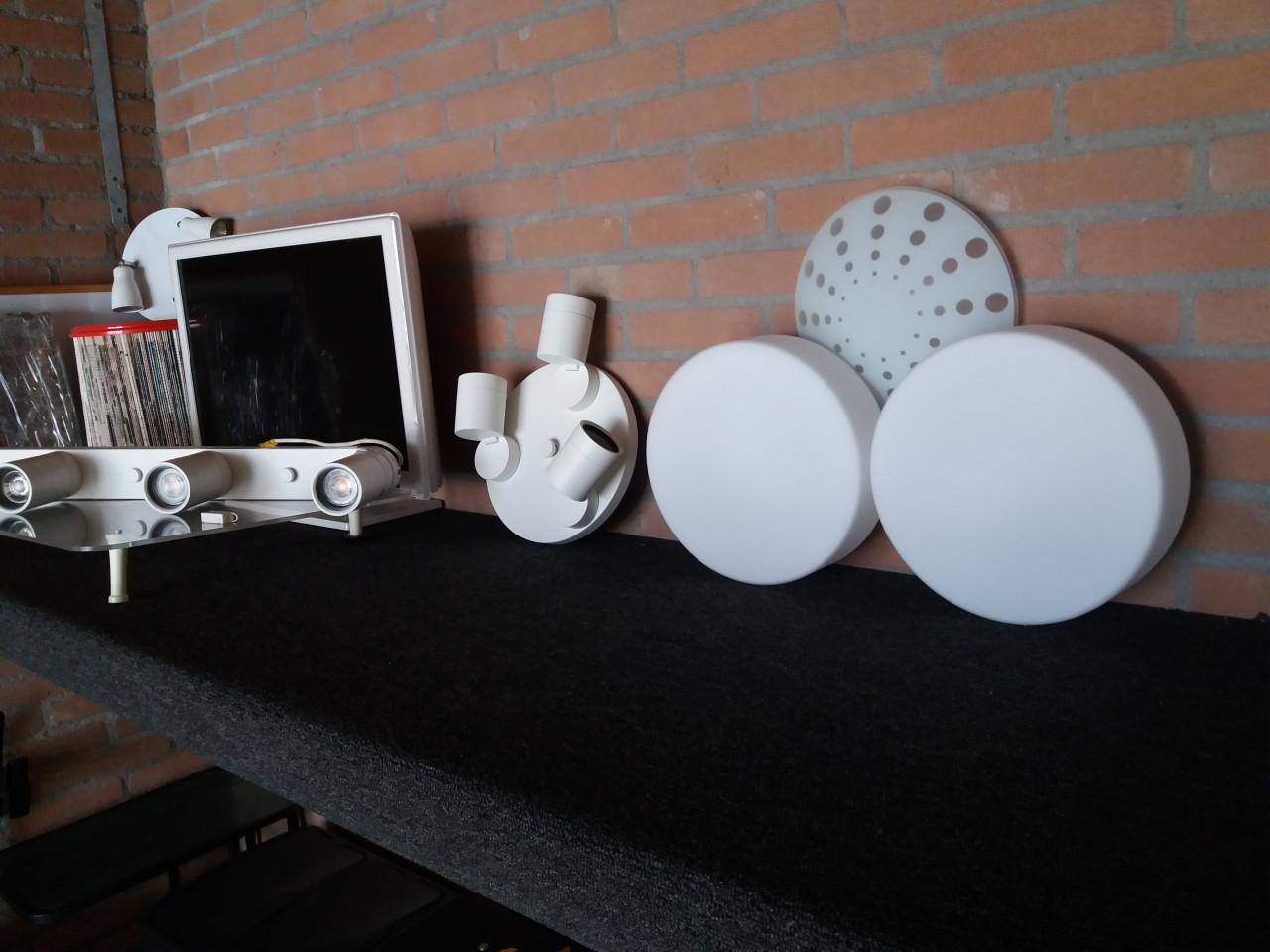 Antieke-Olielamp , Delfs-Blauwe Bordjes , Foto-Lijstjes  etc