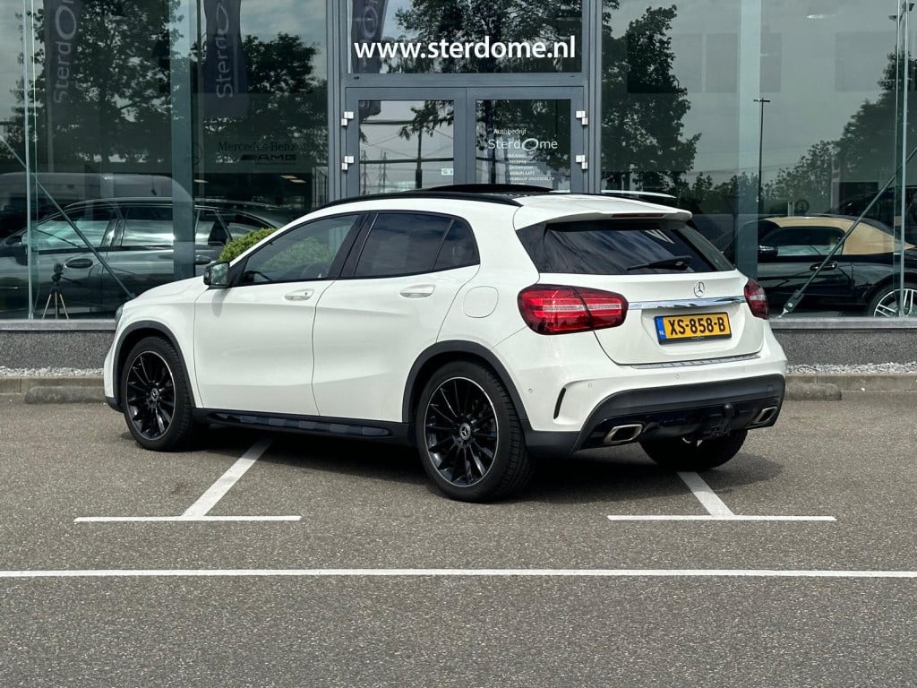Mercedes-Benz Gla-klasse 250 premium plus l amg-line l panoramadak l led l 