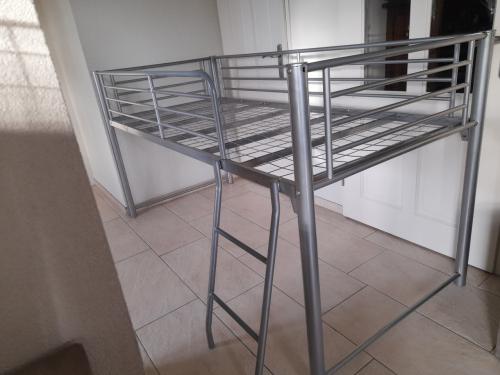 Half-hoogslaper 90 x 200 (in goede staat )