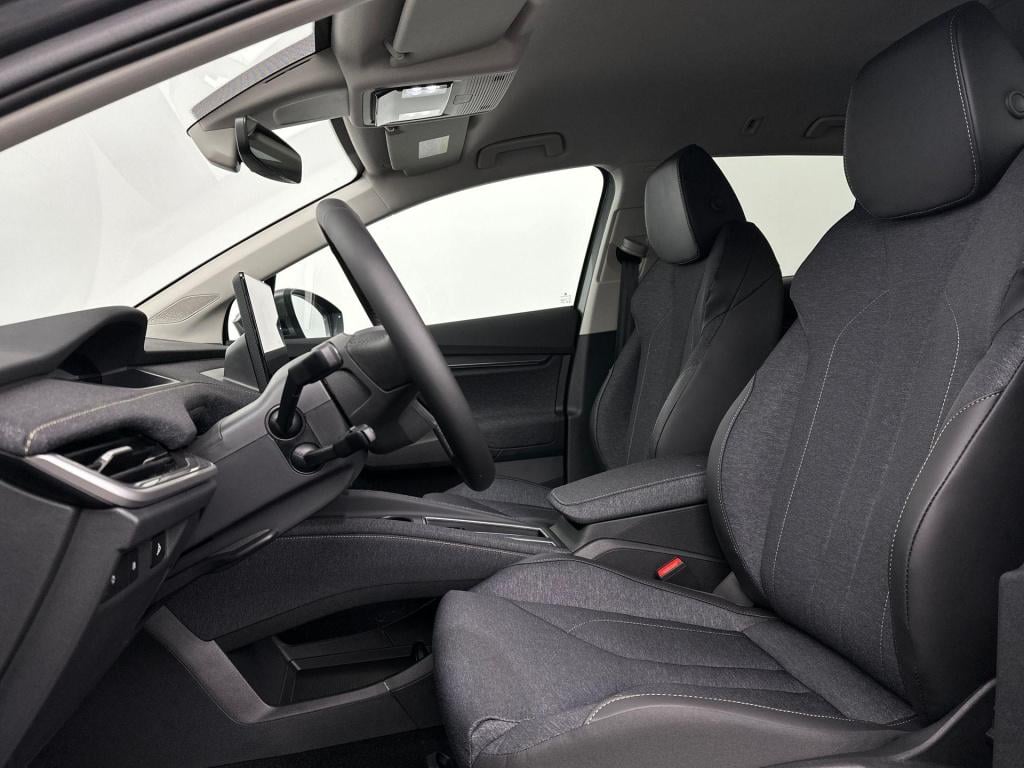 Skoda Elroq business edition tour elektromotor 150 kw / 204 pk