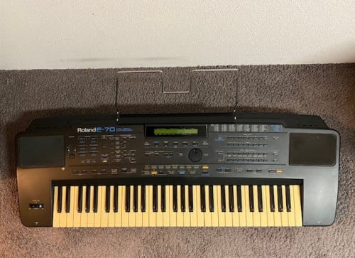 Roland E-70 keyboard / Midi intelligent synthesizer