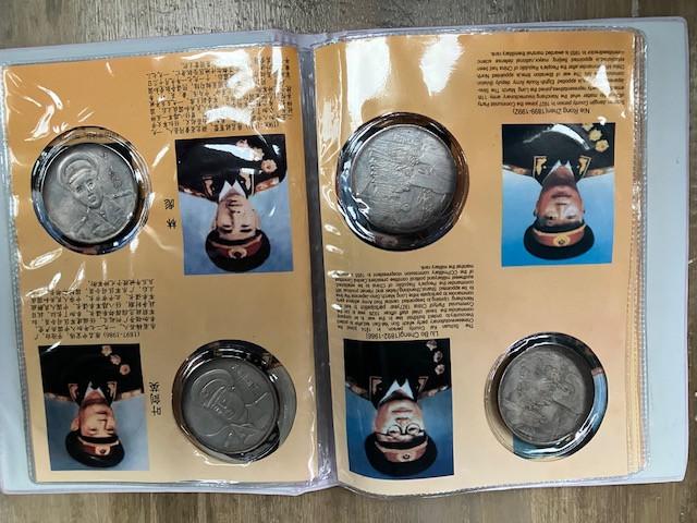 Chinese kunst, medailles en zwaard