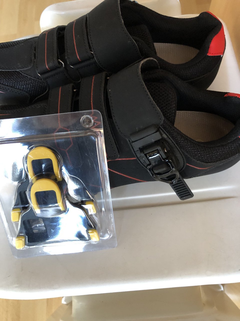 Koopje, wielren schoenen en racefiets banden, wegens beëindiging hobby.