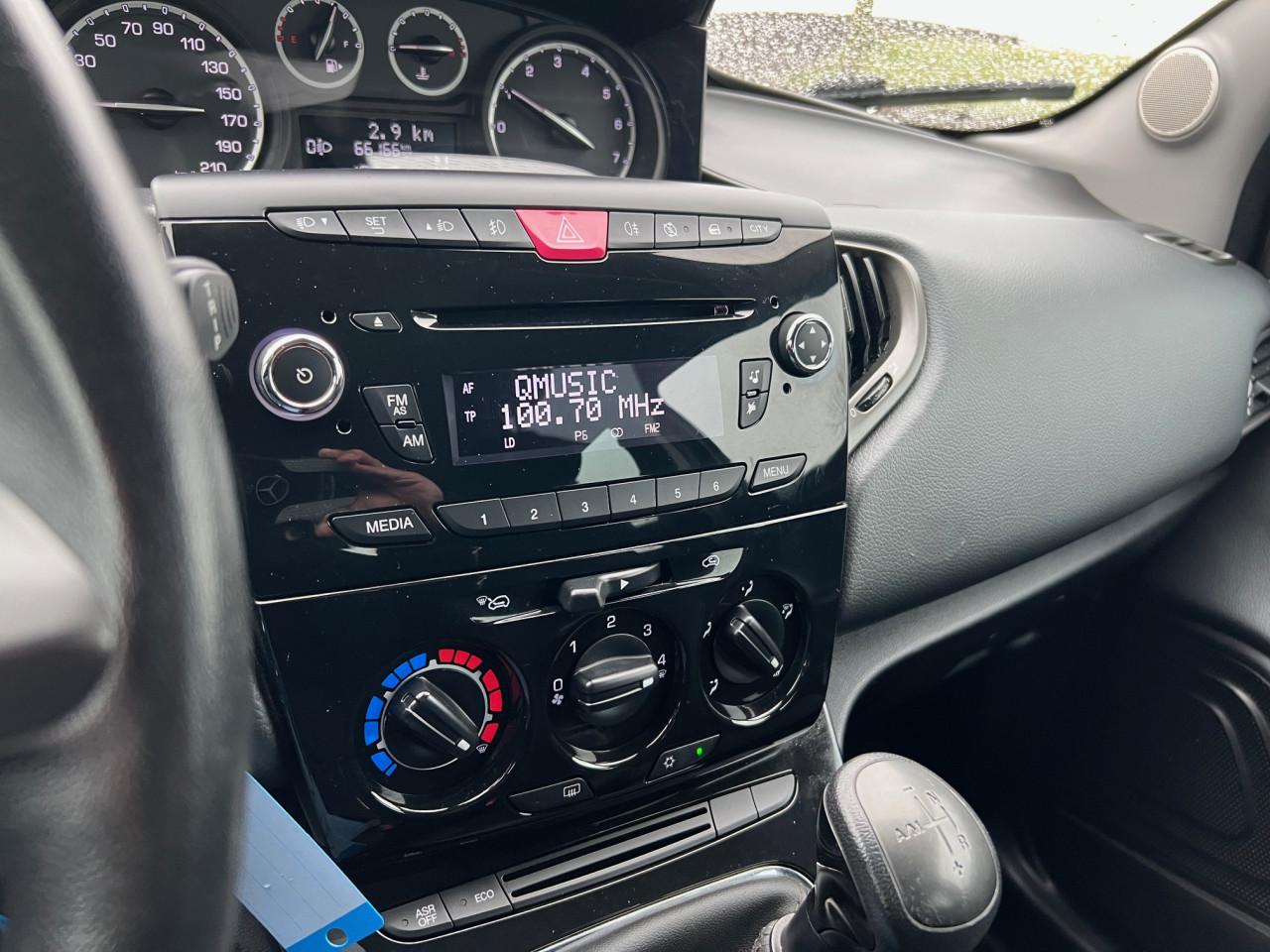 Zeer fraaie Lancia Ypsilon uit 2012 met slechts 66.000 km, Automaat!!