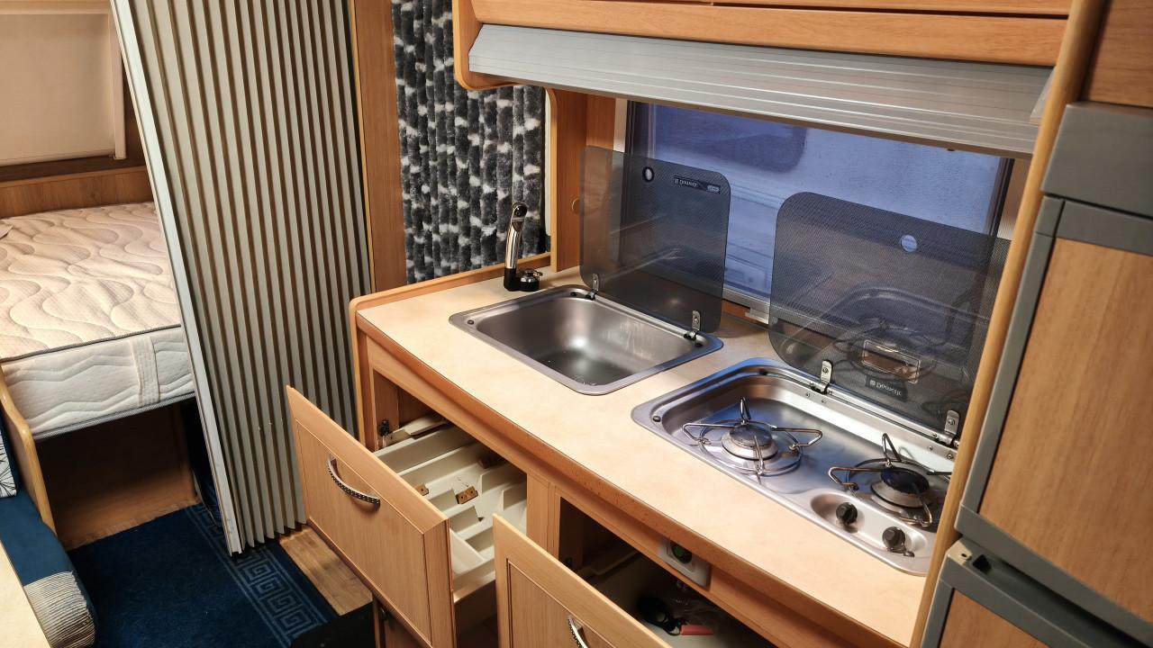 Merk: ACE :Vacancy 511 cdl stapelbed. Deze 6-persoons caravan