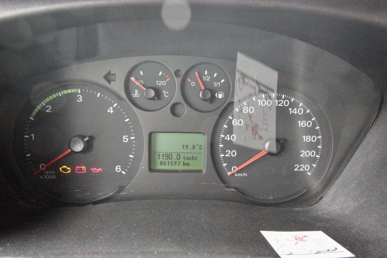 Challenger Genesis 32(Vast bed, zeer compact, slechts 61000KM)