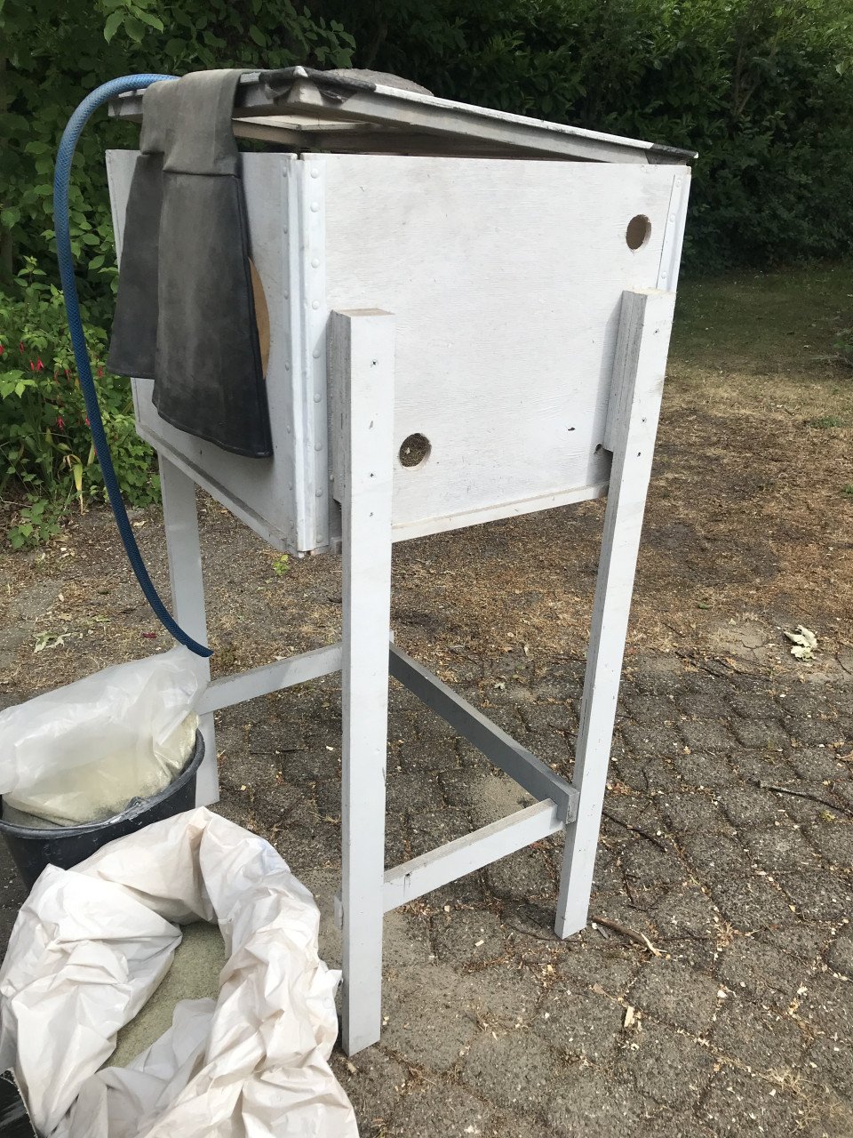 Straalcabine met pistool, handschoenen en grid