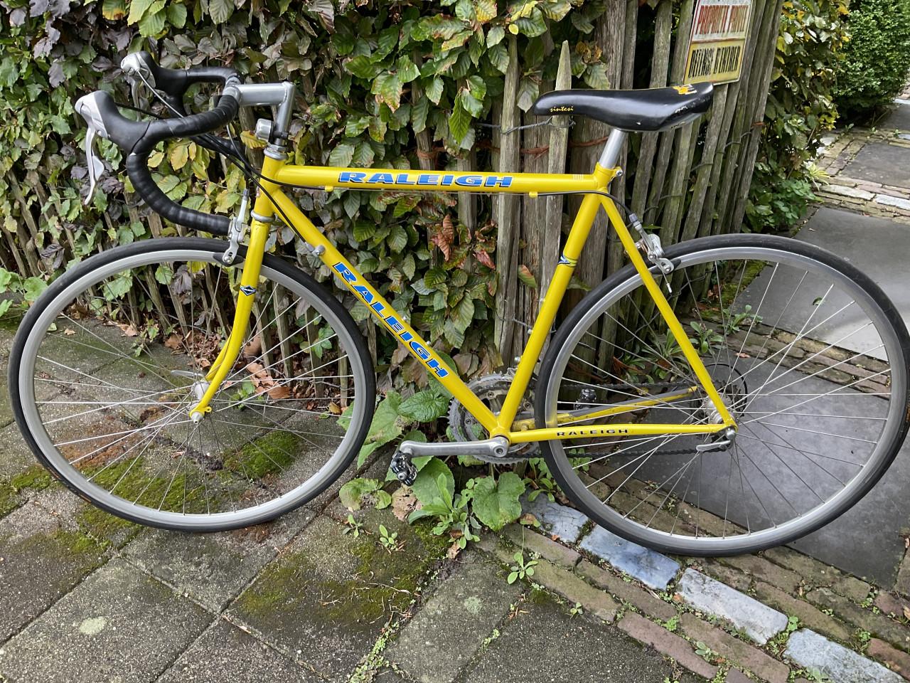 Raleigh opvallend gele vintage racefiets