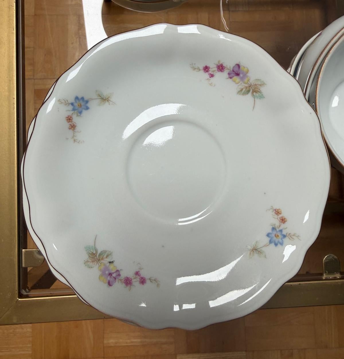 Theeservies met bloemboeketjes