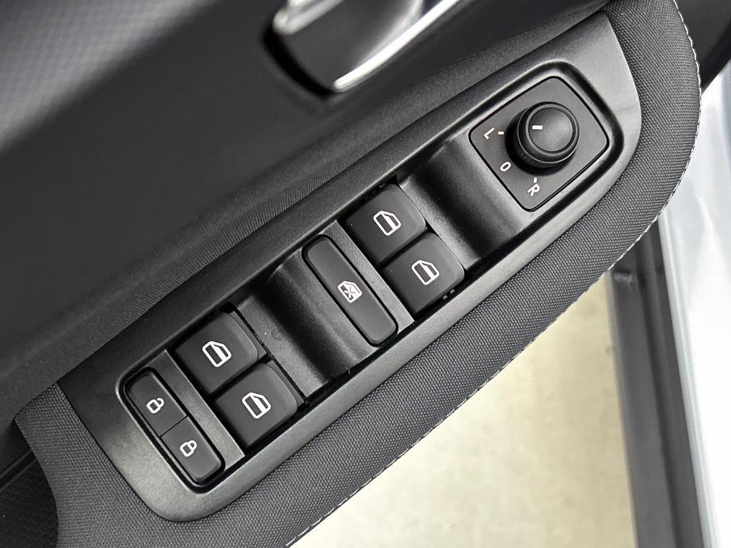 Leapmotor T03 design 37.3 kwh | adaptive cruise control | panoradak | camer