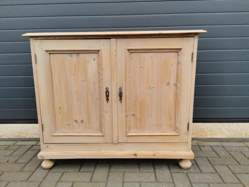 ANTIEK GRENEN KASTJE