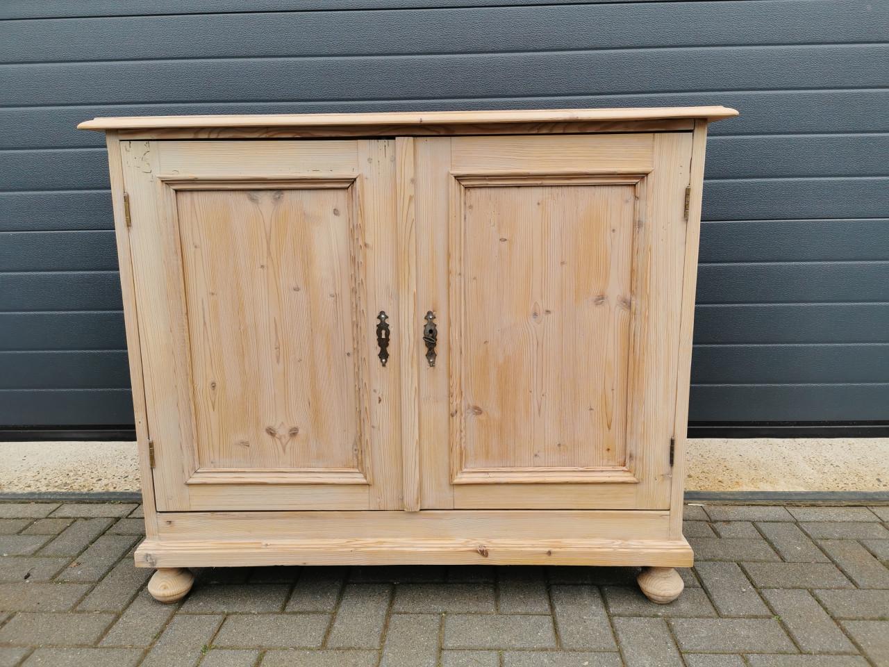 ANTIEK GRENEN KASTJE