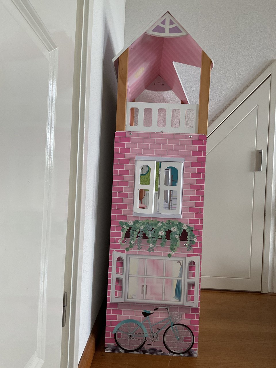 Mooi houten barbiehuis