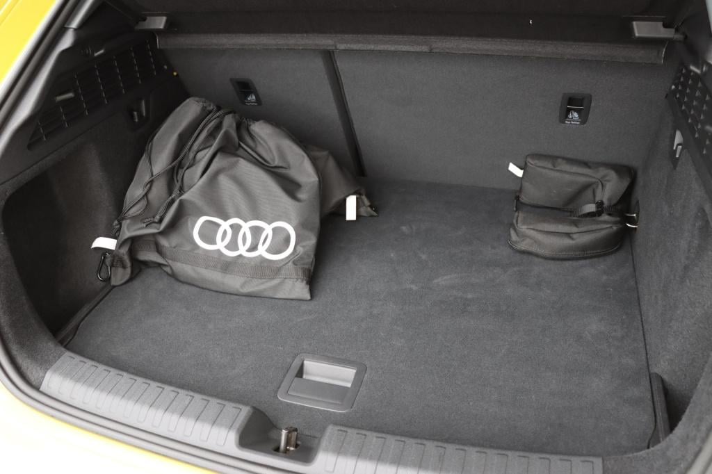 Audi A3 sportback 40 tfsi e s edition 204pk s-tronic l zwart optiek plus | 