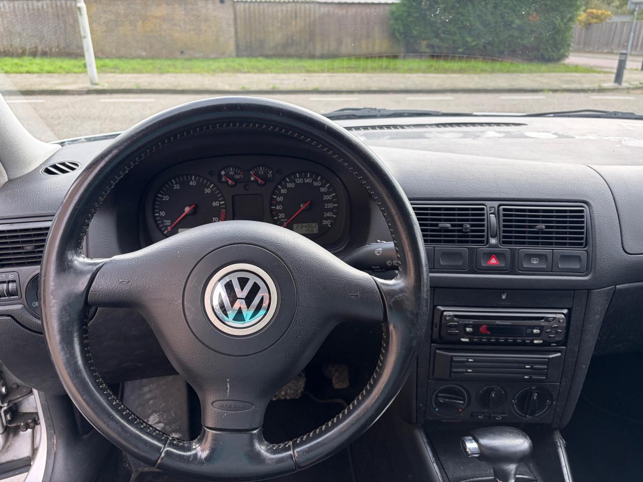 Volkswagen Golf 1.6i Automaat 2002 Airco Trekhaak Apk