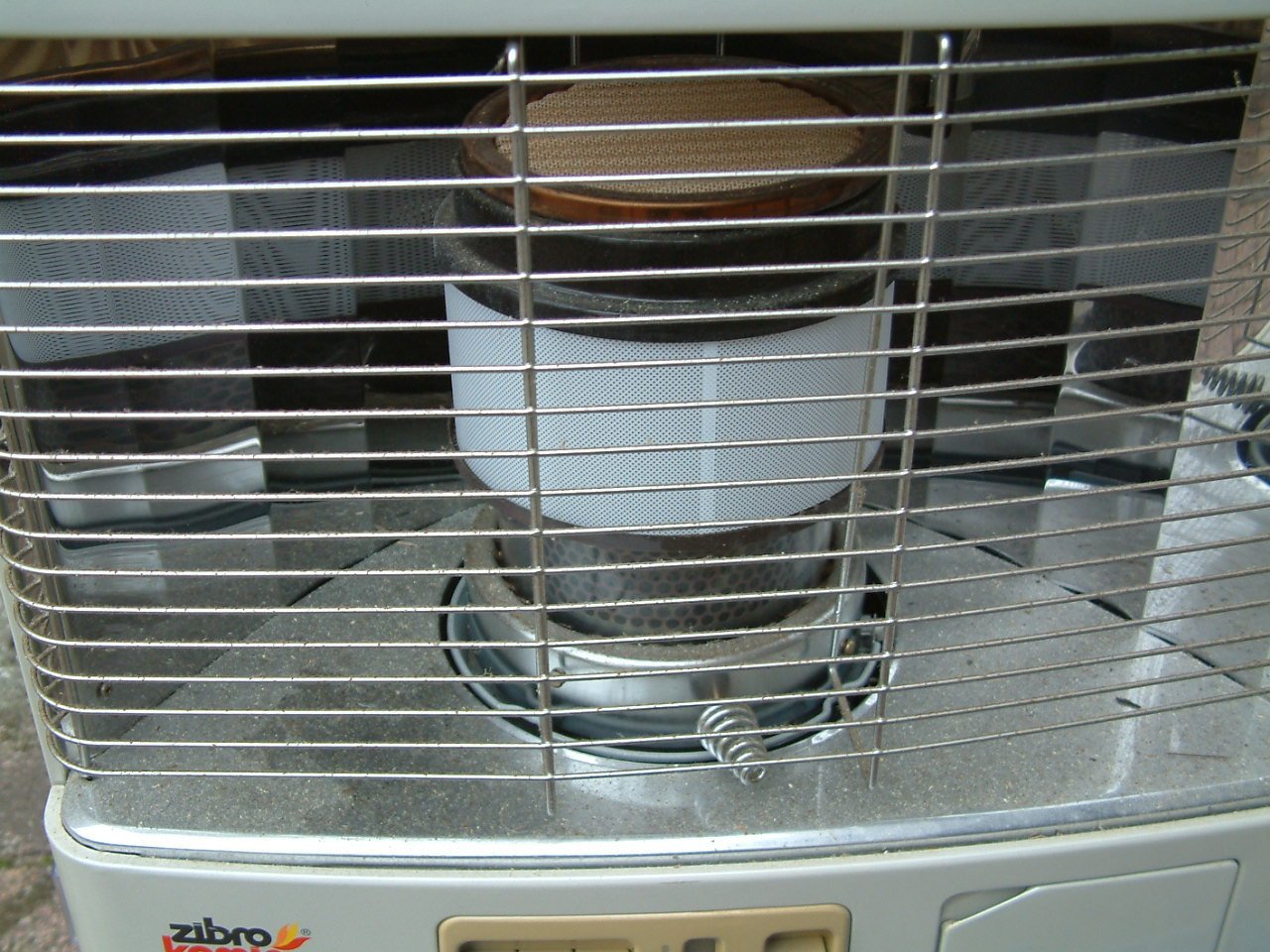 Petroleum kachel zo goed als nieuw -Zibro Kamin R140-R  95 euro