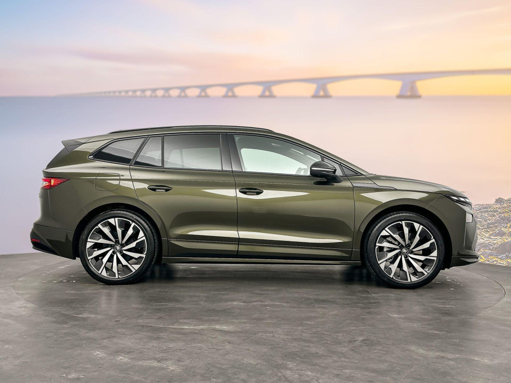 Skoda Enyaq Iv sportline elektromotor 210 kw / 286 pk suv elektri
