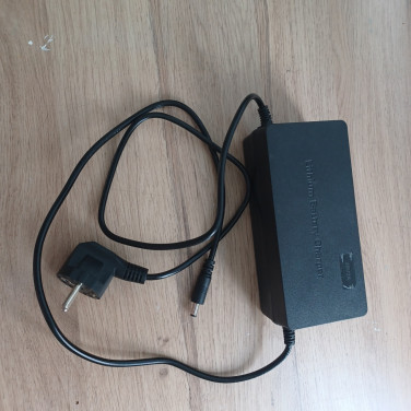 Oplader  voor Ebike of fatbike.Li-ion battery charger.