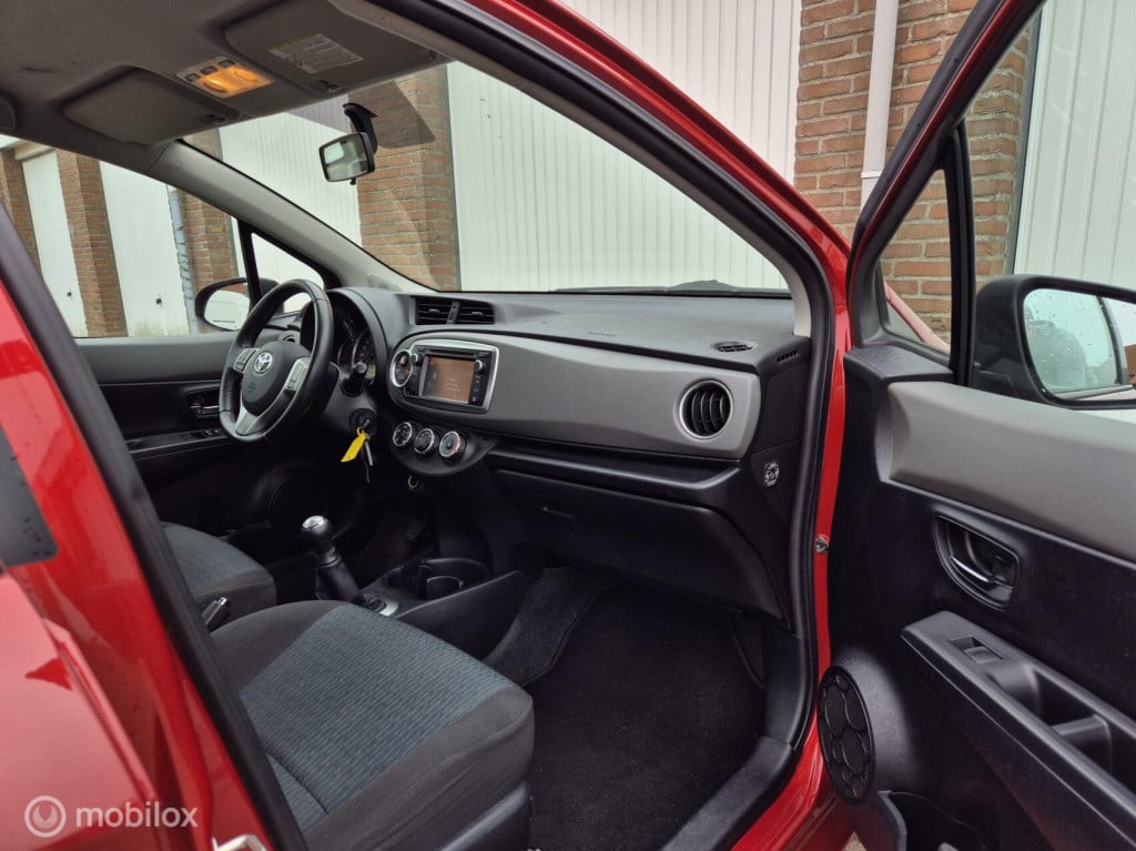 Toyota Yaris 1.0 vvt-i aspiration / camera / trekhaak / origineel nl