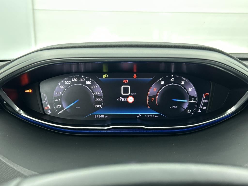 Peugeot 3008 130 pk blue lease allure | rijklaar | trekhaak | elektrische a