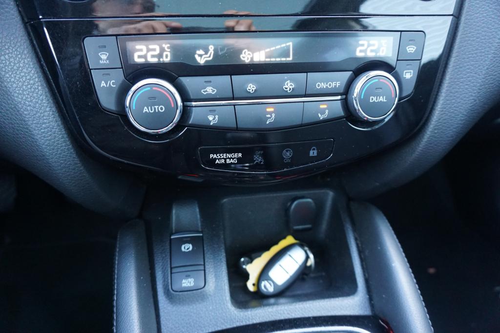 Nissan Qashqai 1.2 tekna panoramadak / navi / cruise / lm velgen / 360 came