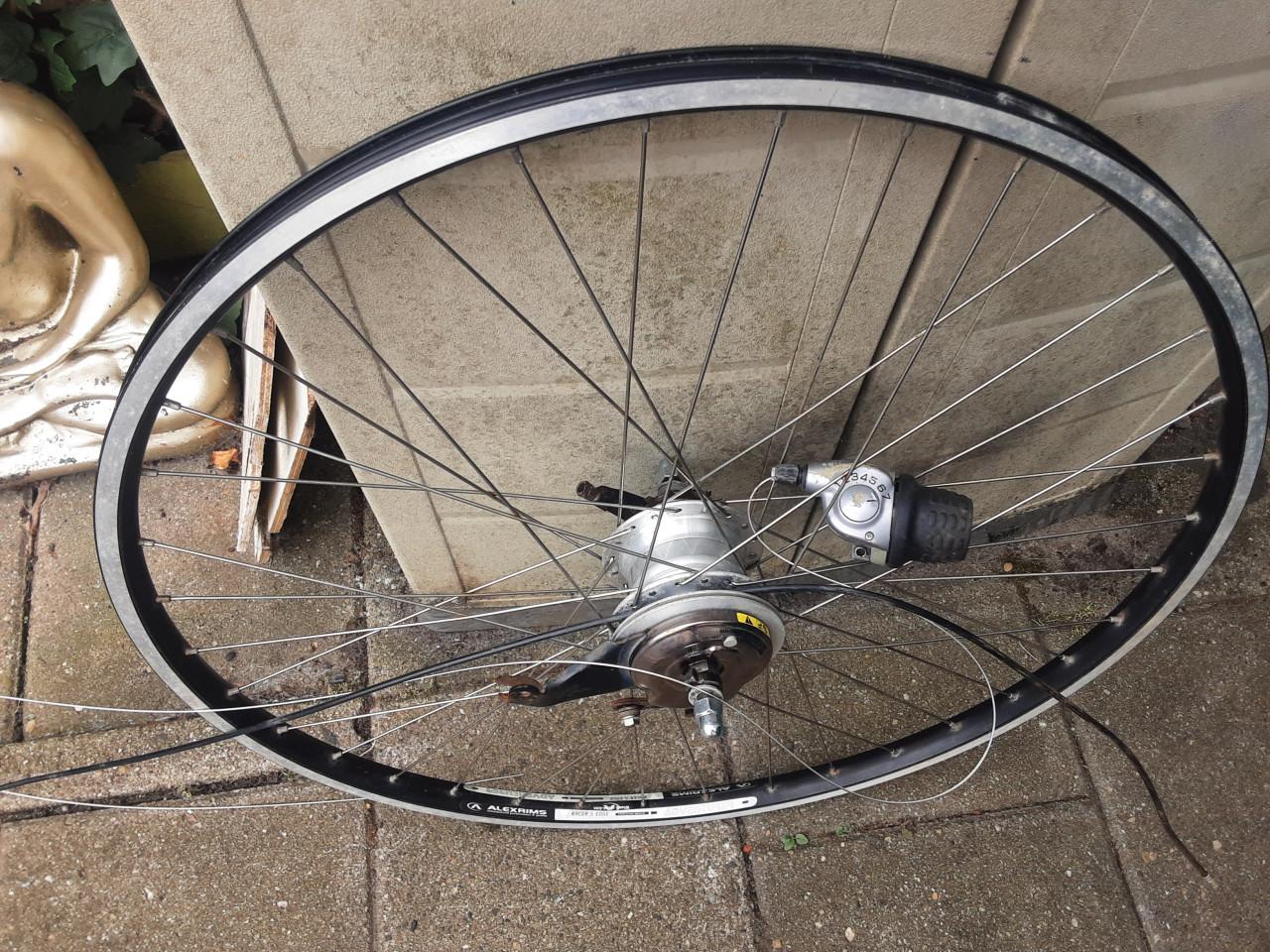 28 inch shimano nexus achterwiel, 7 speed,rollerbrake rem