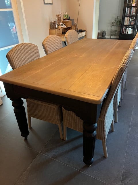 Mooie grote eikenhouten eettafel + 6 stoelen