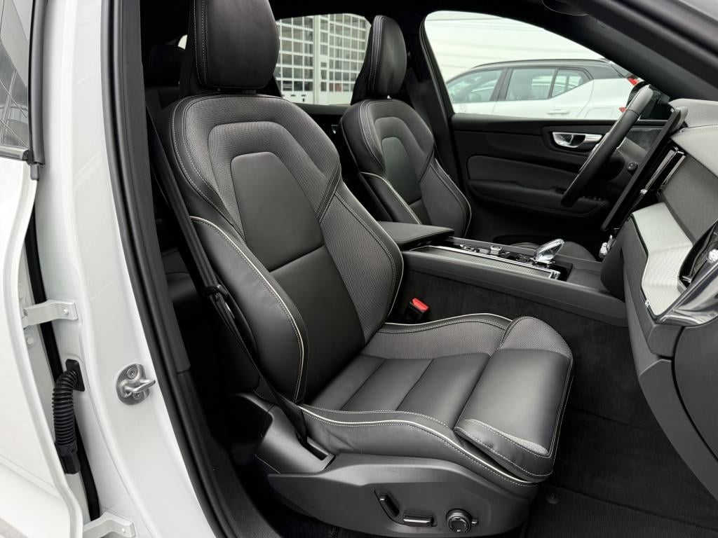 Volvo XC60 t6 398pk ultra black edition recharge| panodak| 360camera| adap.