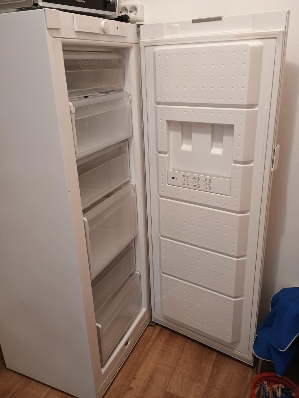 Te koop: vriezer met 6 laden